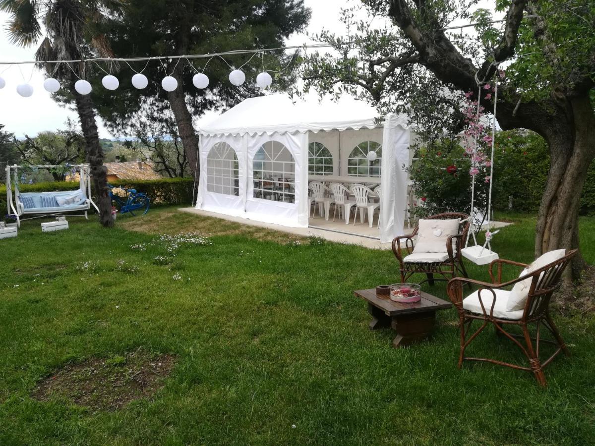 Il Melo Rosa Bed & Breakfast San Costanzo Exterior photo